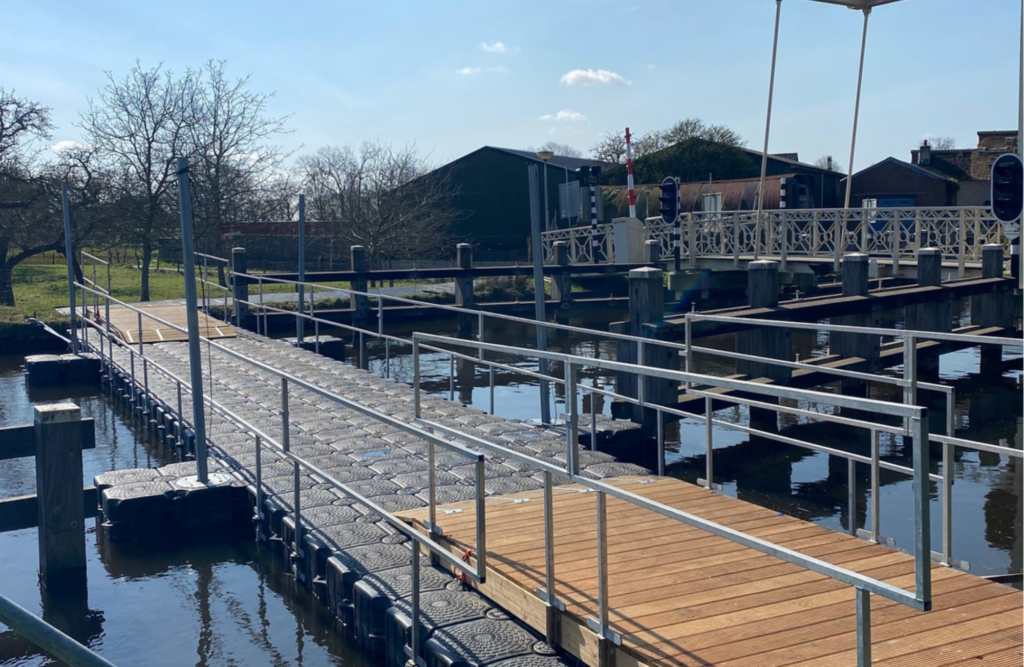 Tijdelijke loop- en fietsbrug